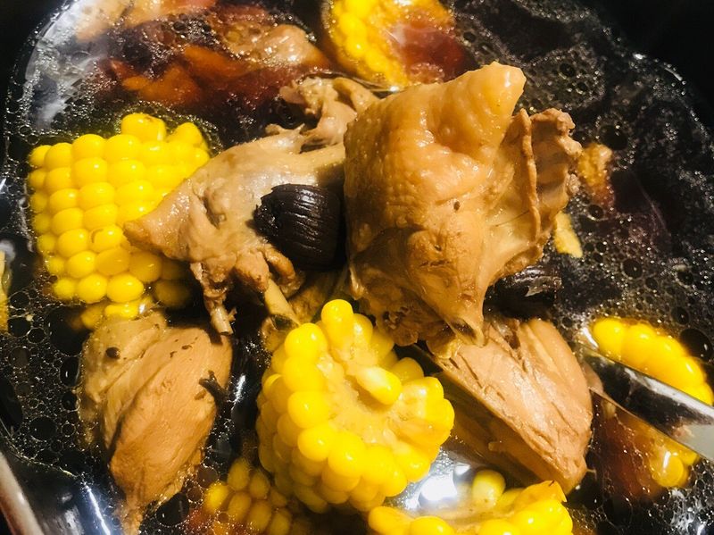 養身黑蒜頭燉雞湯（增加抵抗力）