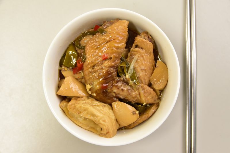 簡易製作:藥膳包滷雞翅,養生又入味!