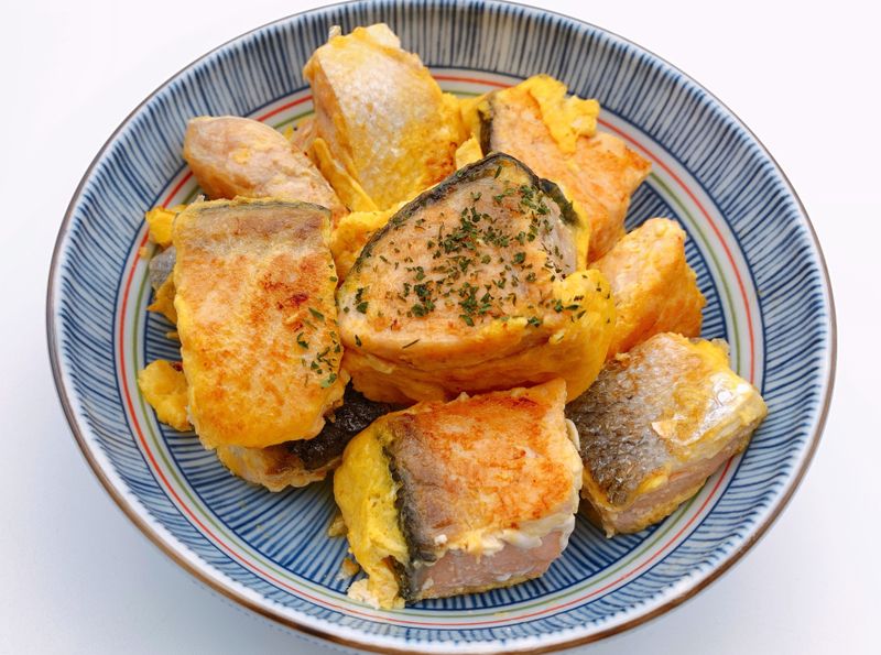 蛋香煎鮭魚