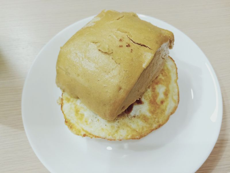 黑糖饅頭夾蛋