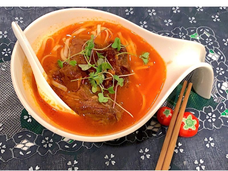 蕃茄濃湯豬軟骨麵