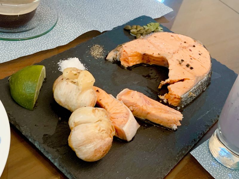 平底鍋🍳版香煎鮭魚 加烤大蒜