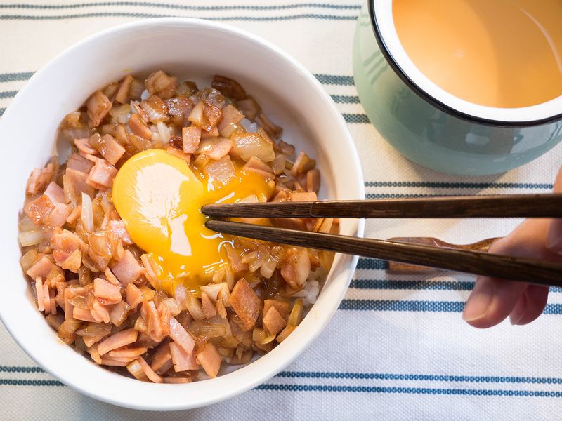 火腿洋蔥丼