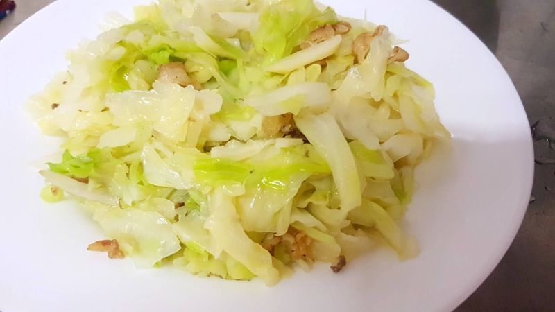 萬用鍋｜牛油蒜炒高麗菜