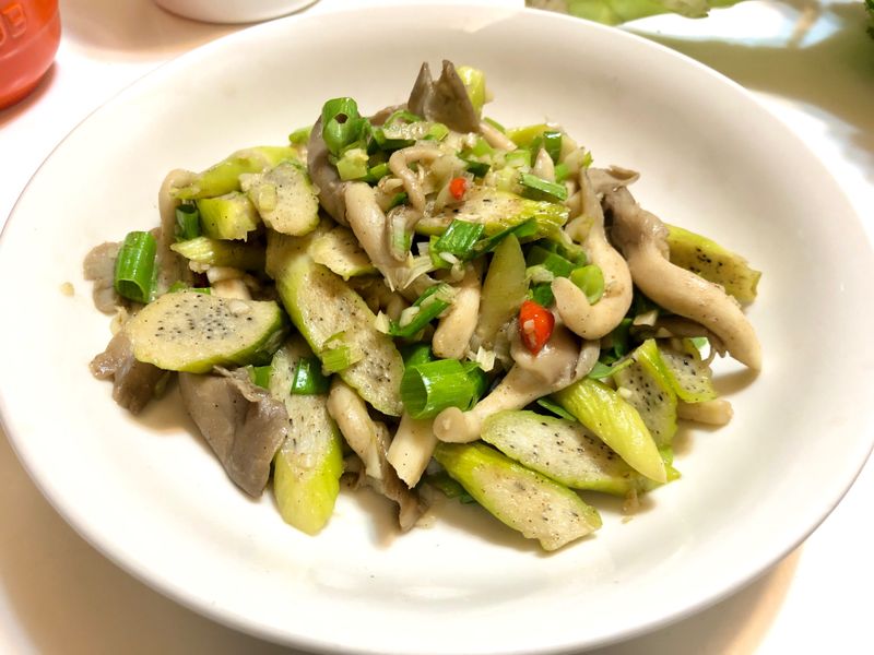 椒鹽秀珍菇皎白筍