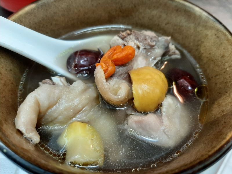 杜仲栗子雞湯