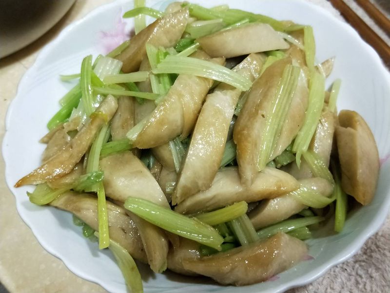 芹菜麵腸