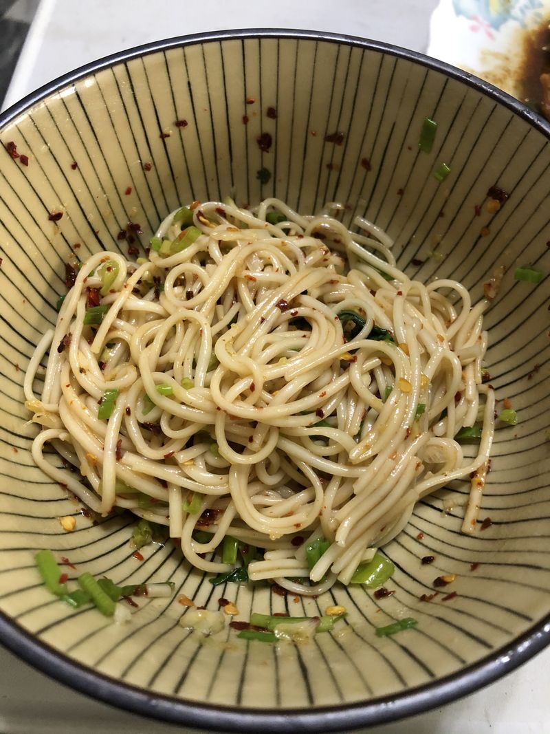 蒽椒拌麵