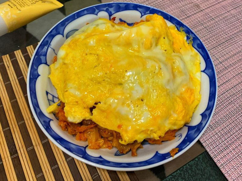 韓式泡菜豬肉蛋包飯
