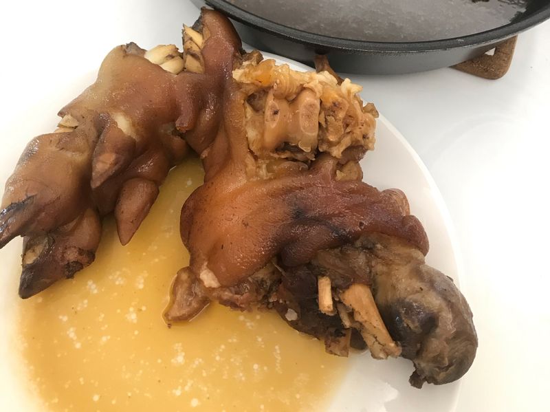 滷豬腳(潤月女兒幫娘家父母添壽)