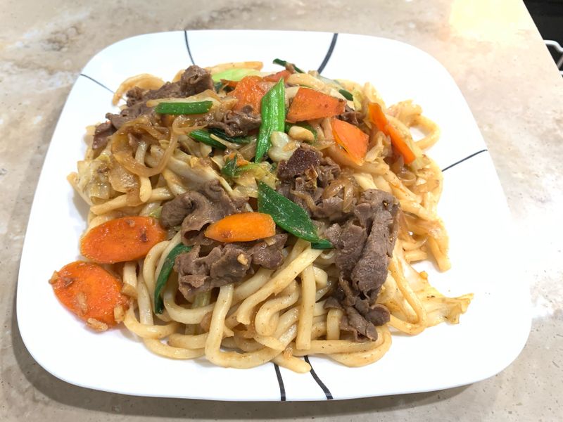 牛肉炒烏龍麵