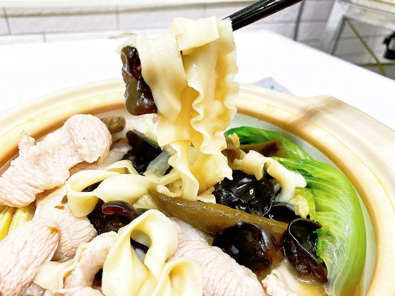 剝皮辣椒湯麵