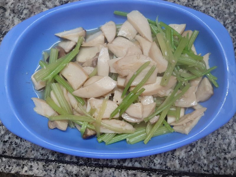 芹菜炒杏鮑菇