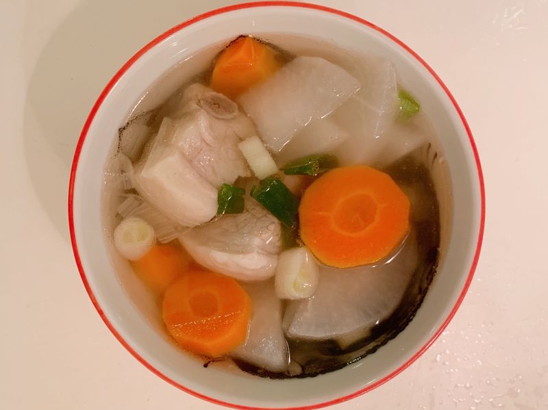 新手人妻の蘿蔔排骨湯