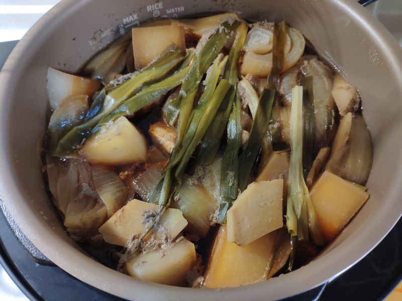 滷蘿蔔（萬用鍋）