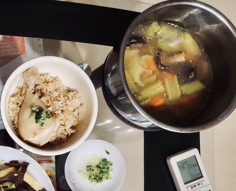 海南雞飯套餐(飯+腿+湯)