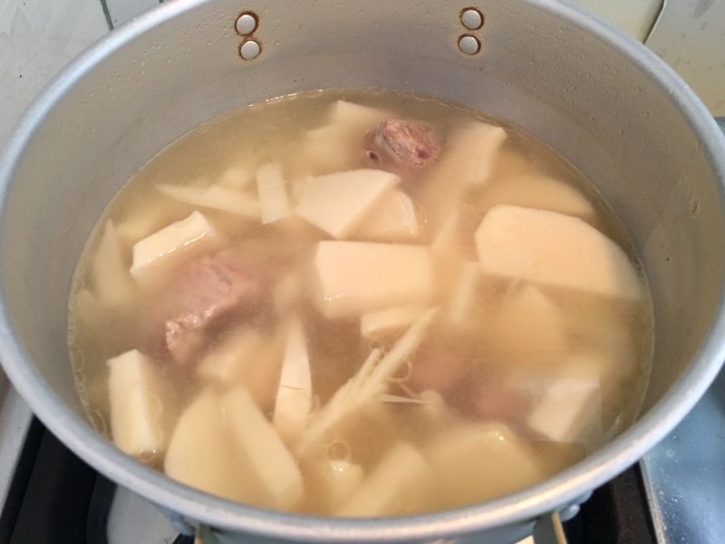 竹筍排骨湯