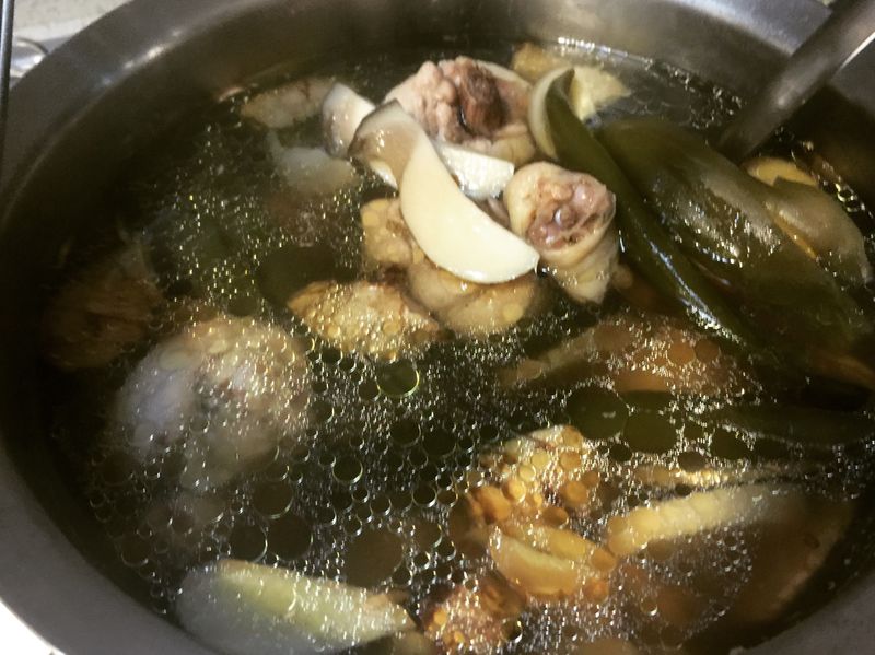 剝皮辣椒雞湯