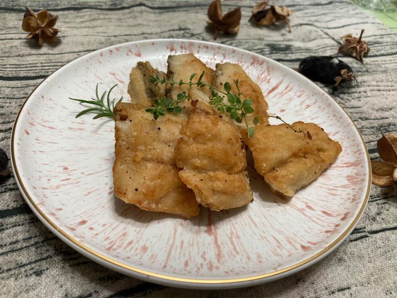 炸仙洲酒金目鱸佐紅酒醬2020,R203