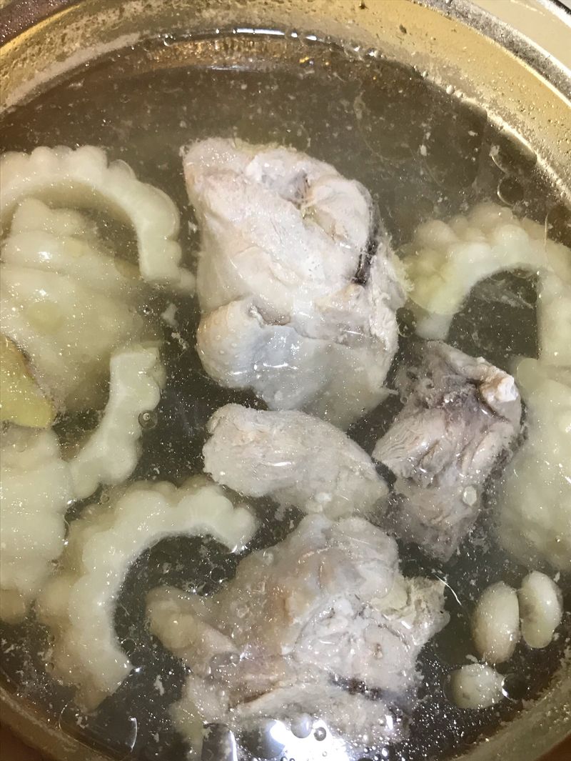 蒜頭苦瓜雞肉湯