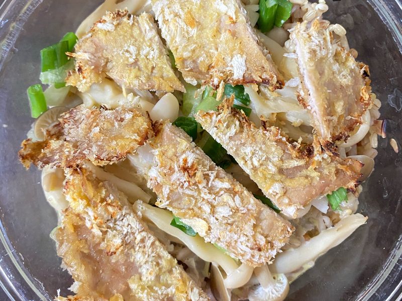 豬排菇菇蓋飯