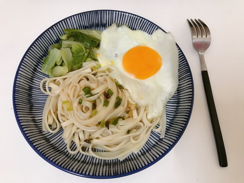 簡單油蔥拌麵