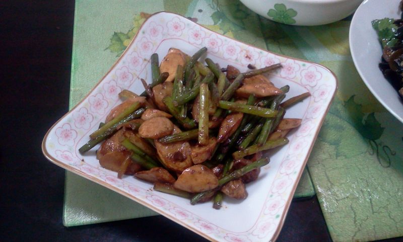 蒜台炒杏飽菇