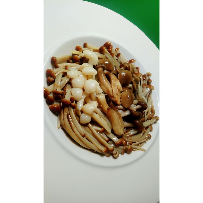 涼拌脆菇百匯