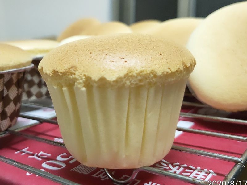 香草牛奶杯子蛋糕(少油/高水量)