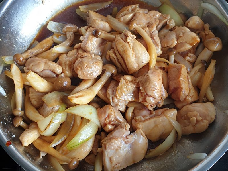 鴻禧菇炒雞肉
