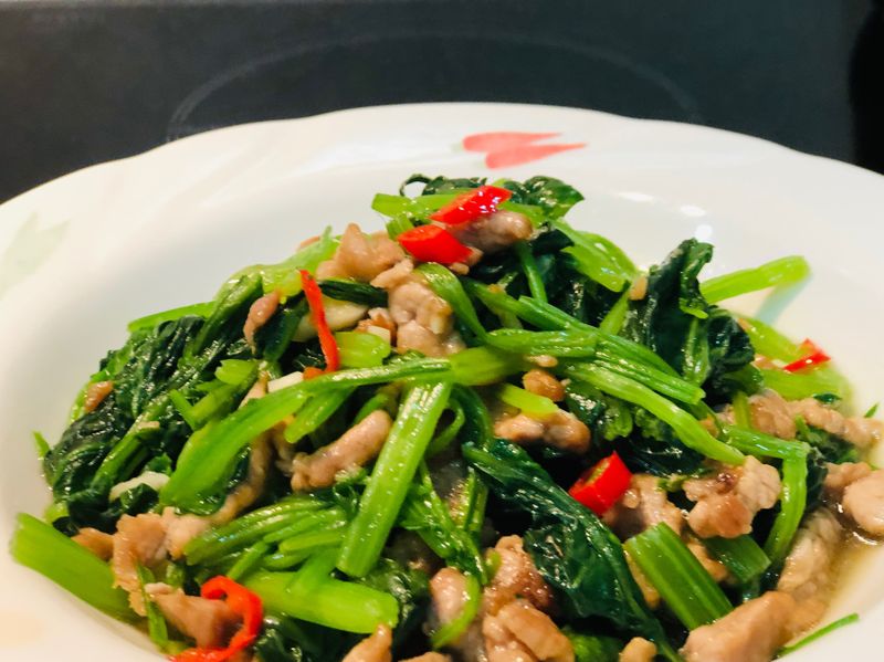 菠菜炒肉絲