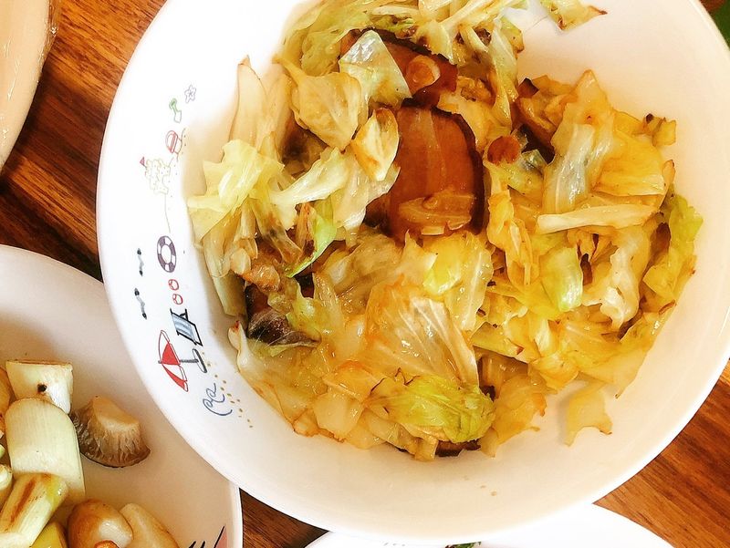 畢可思法式手工香腸-培根炒高麗菜