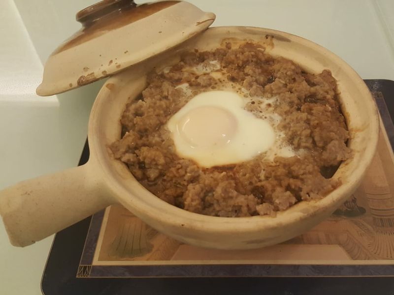 滑蛋牛肉煲仔飯