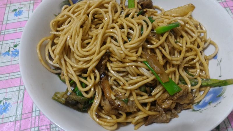 咖哩肉片炒麵