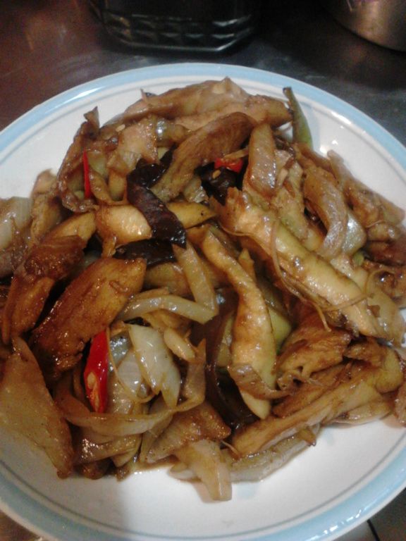 酸菜炒麵腸