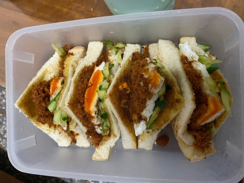 肉鬆蛋三明治
