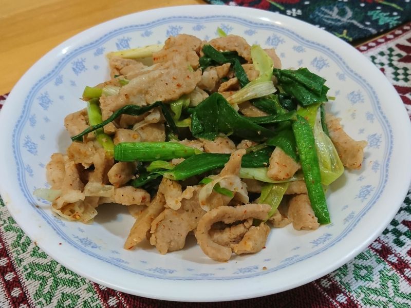 蒜苗炒松阪豬