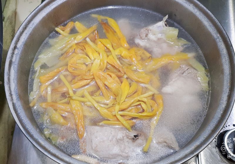 金針酸菜排骨