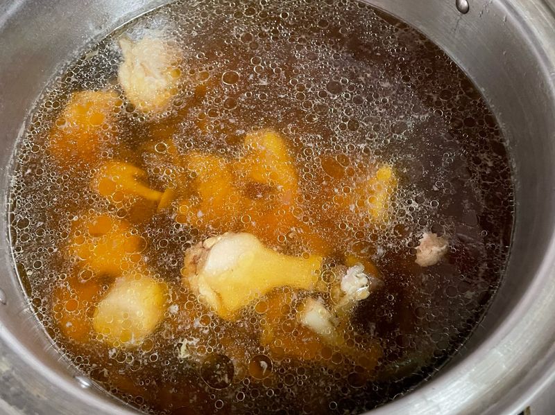 剝皮辣椒雞湯