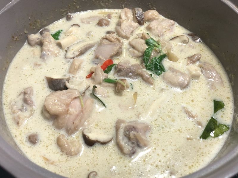 泰式椰汁綠咖哩雞🐔(簡單容易的餐廳菜)