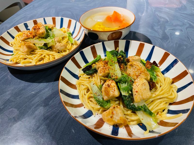 雞丁炒油麵