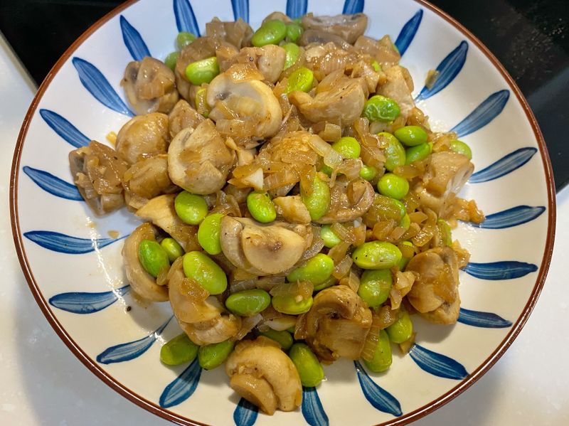 蒜炒奶油蘑菇毛豆