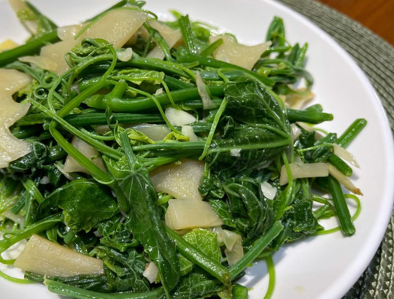 酸筍炒龍鬚菜