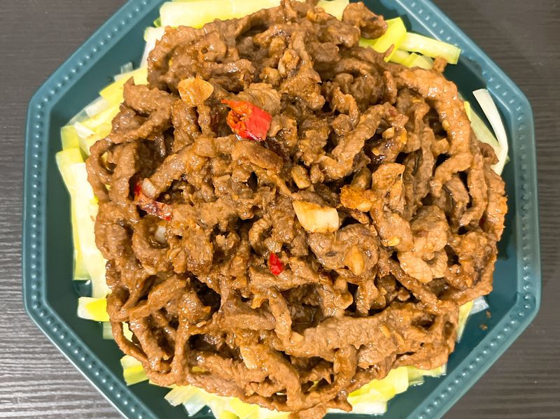沙茶牛肉拌韭黃