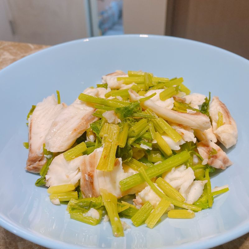 芹菜炒鯛魚