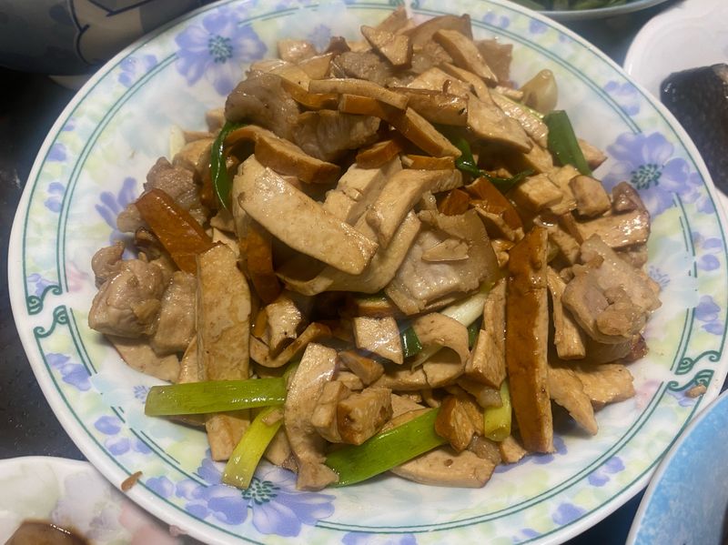 五花肉炒豆干
