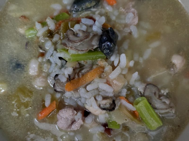 鮮蚵皮蛋瘦肉粥