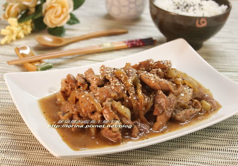 鐵板料理的熱門菜~黑胡椒洋蔥豬柳