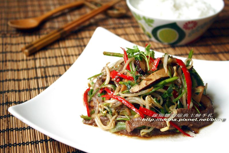 龜甲萬醍醐味~香根銀芽炒牛肉