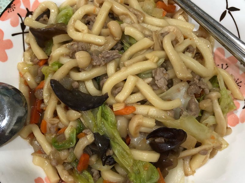 肉絲炒烏龍